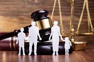 Семейный юрист: услуги адвоката по семейным делам во Владивостоке  Город Владивосток
